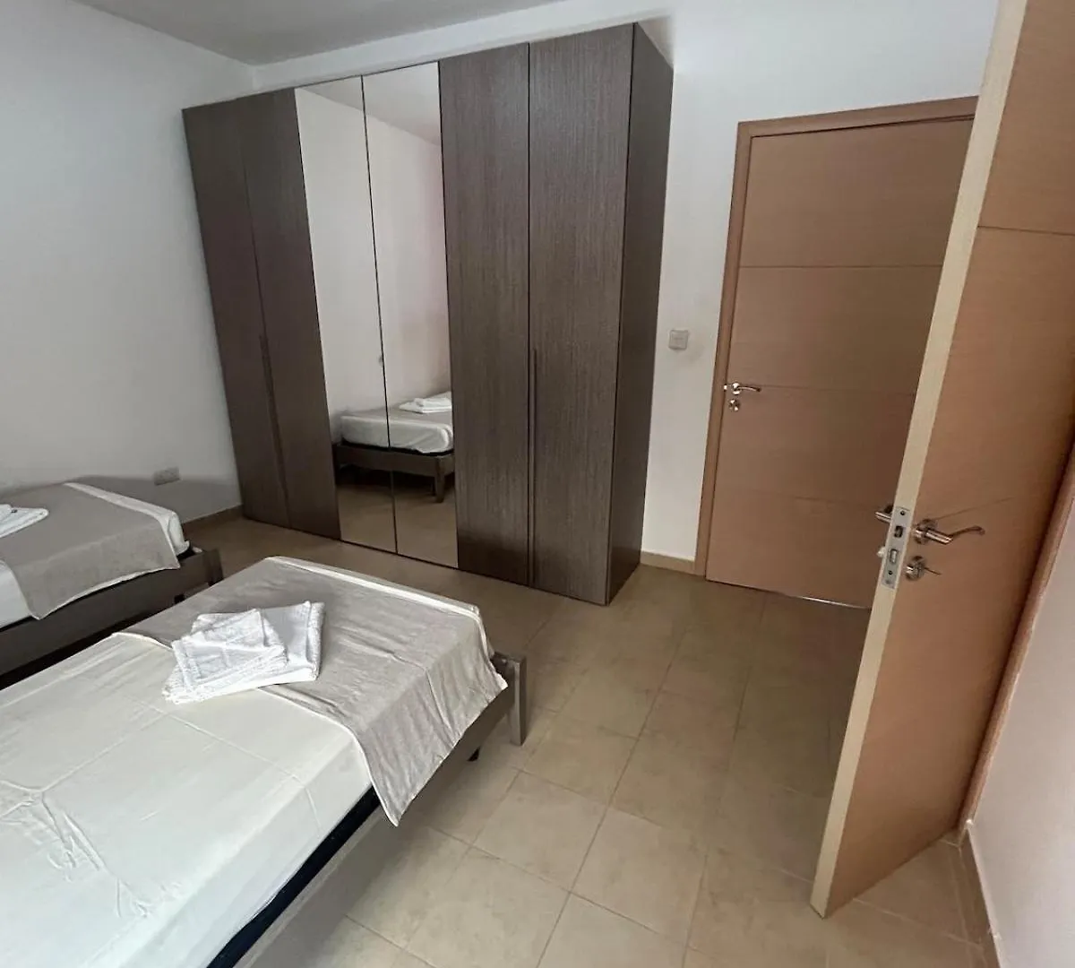 Swieqi Sunny Central Airy Quiet Apartment In Malta Is-Swieqi マルタ